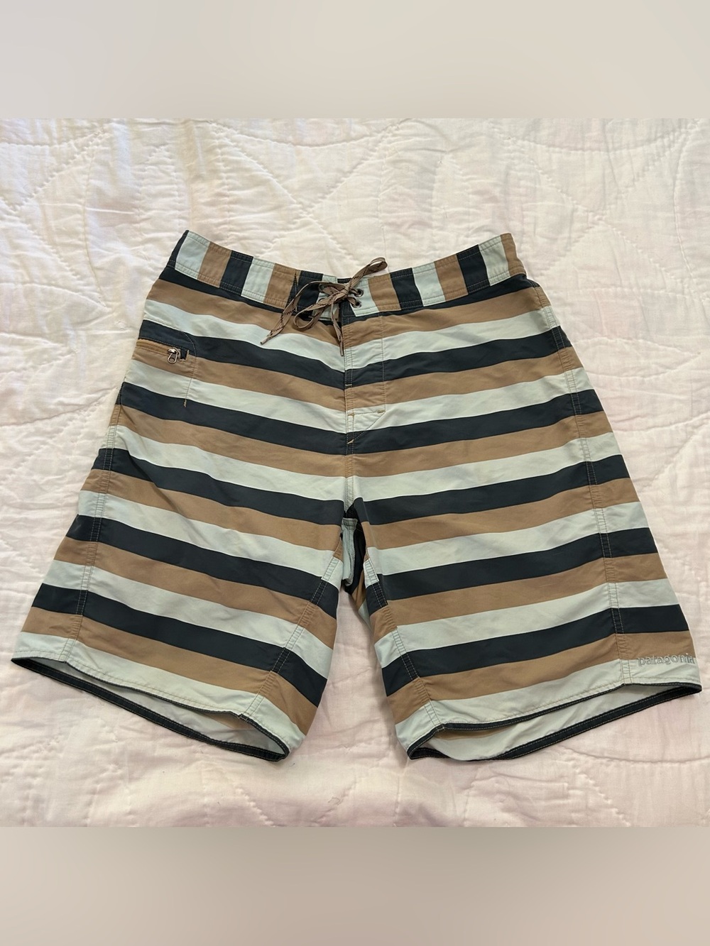 Patagonia Wavefarer Board Shorts Mens 33 Blue Tan Striped Surf Skater Vacation